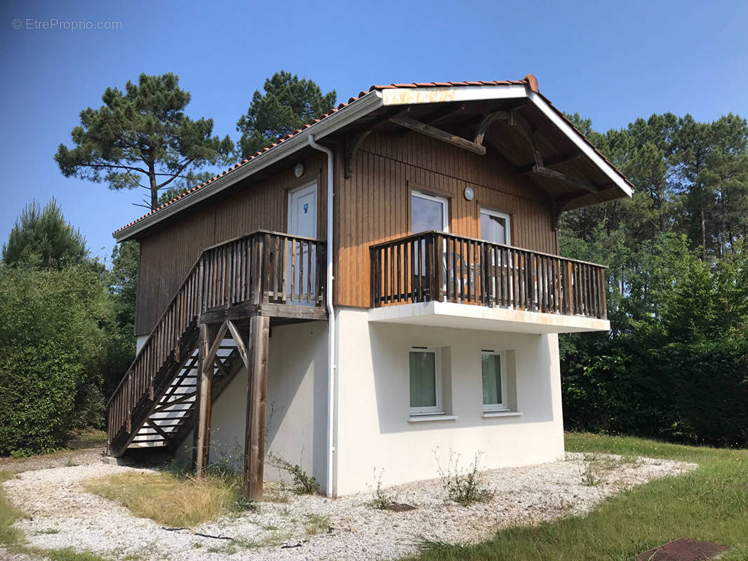 Appartement à PARENTIS-EN-BORN