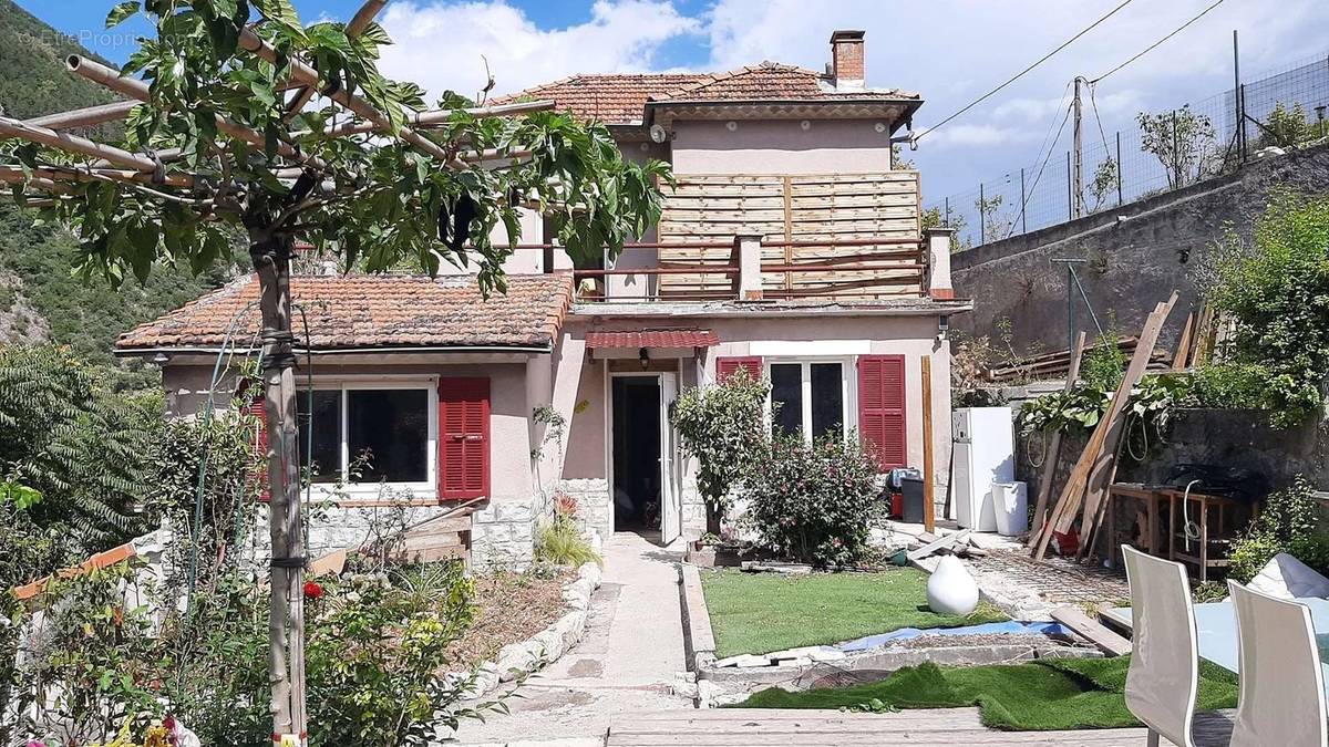 Maison à ENTREVAUX