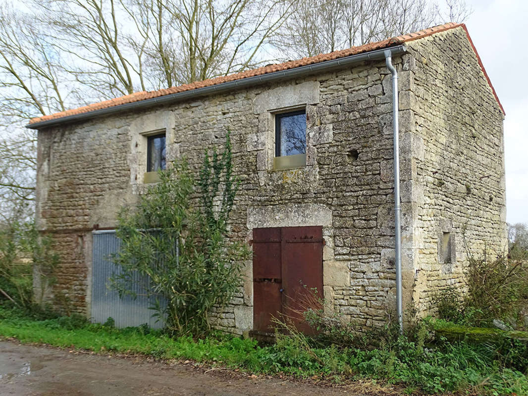 Maison à SURGERES