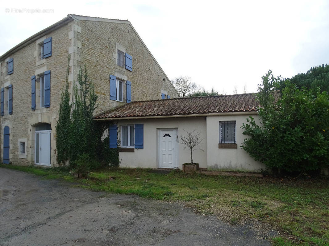 Maison à SURGERES