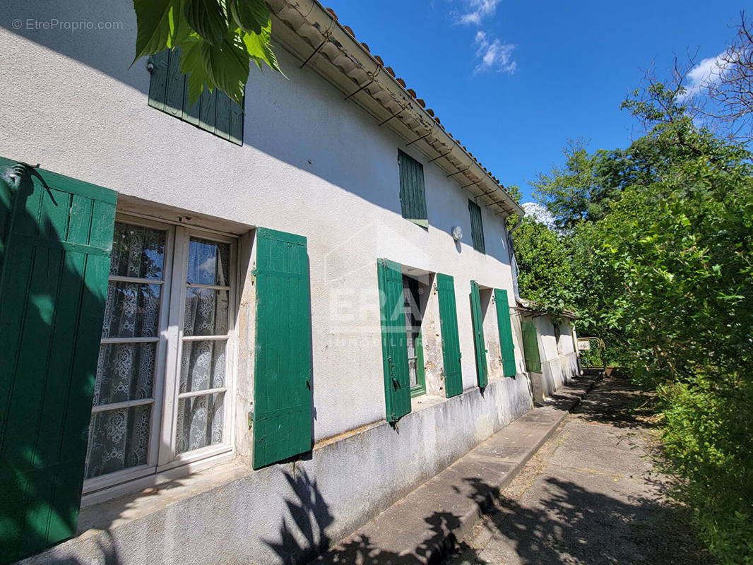 Maison à AUBIE-ET-ESPESSAS