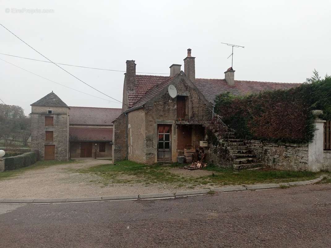 Maison à FAIN-LES-MOUTIERS