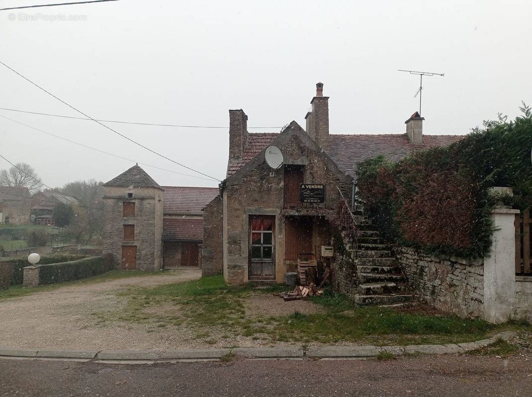 Maison à FAIN-LES-MOUTIERS