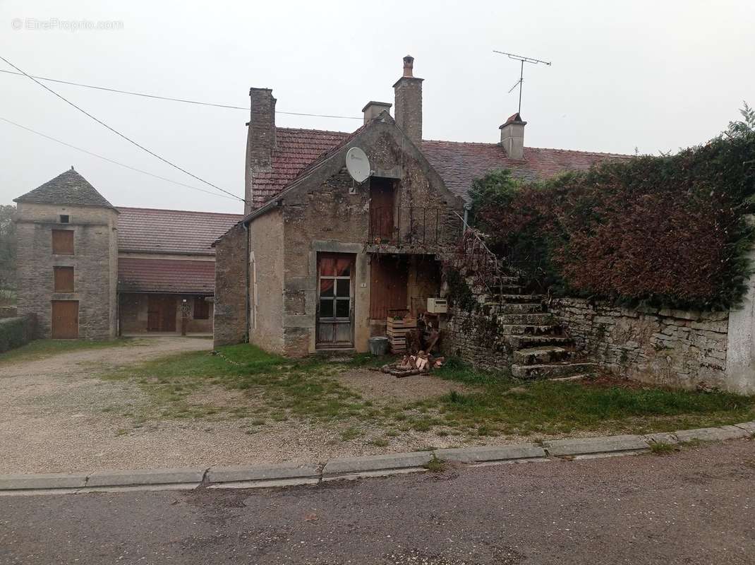 Maison à FAIN-LES-MOUTIERS