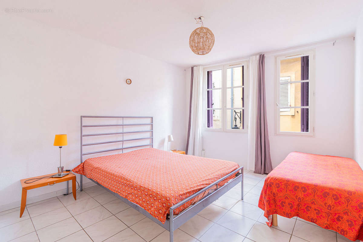 Appartement à MARSEILLE-2E