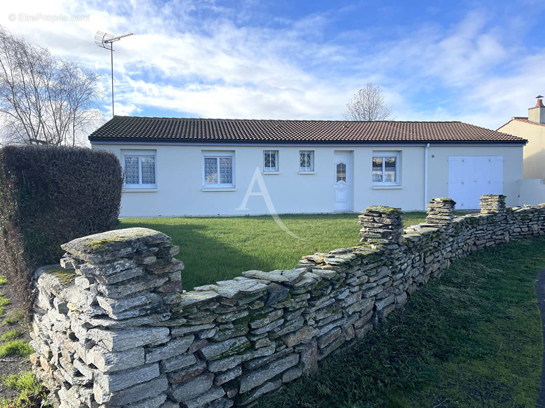 Maison à SAINT-JULIEN-DES-LANDES