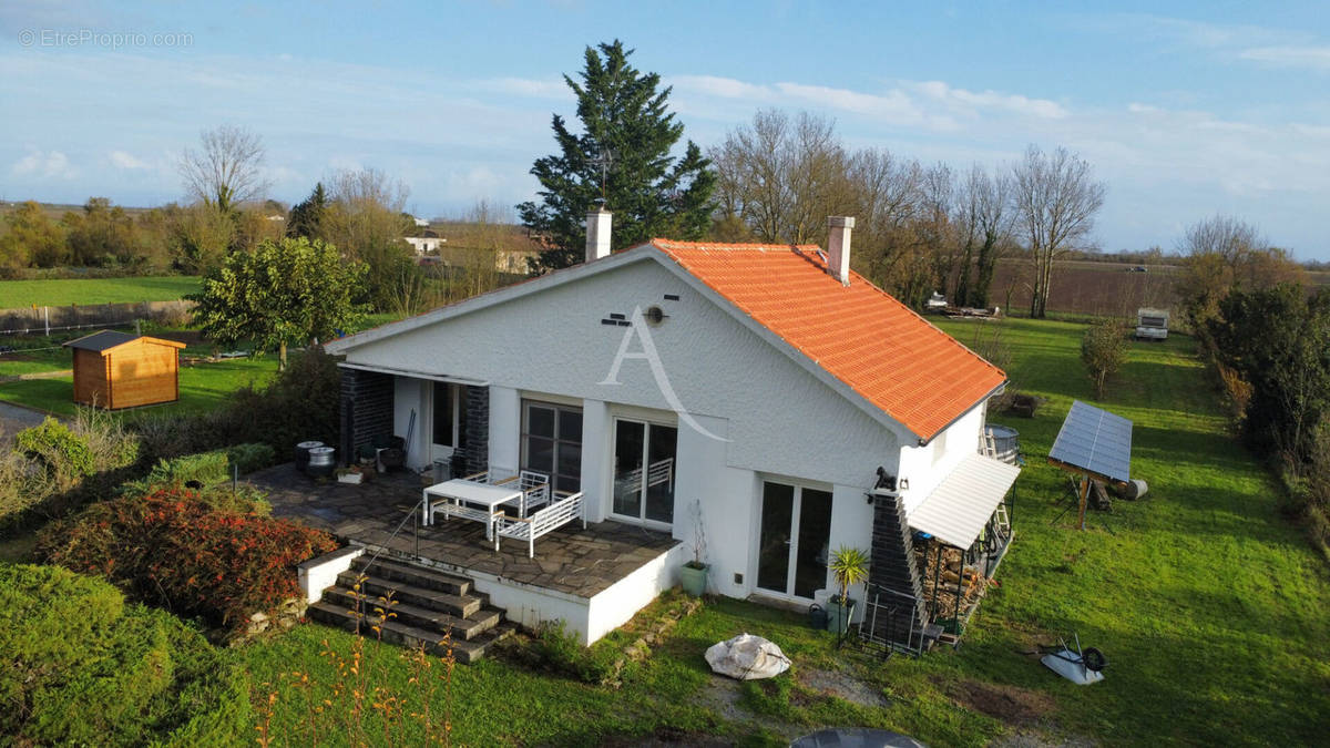 Maison à SAINT-MICHEL-EN-L&#039;HERM