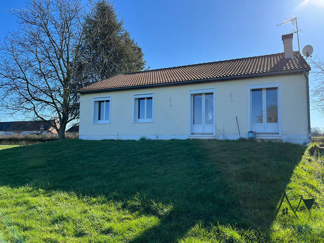 Maison à LOYE-SUR-ARNON