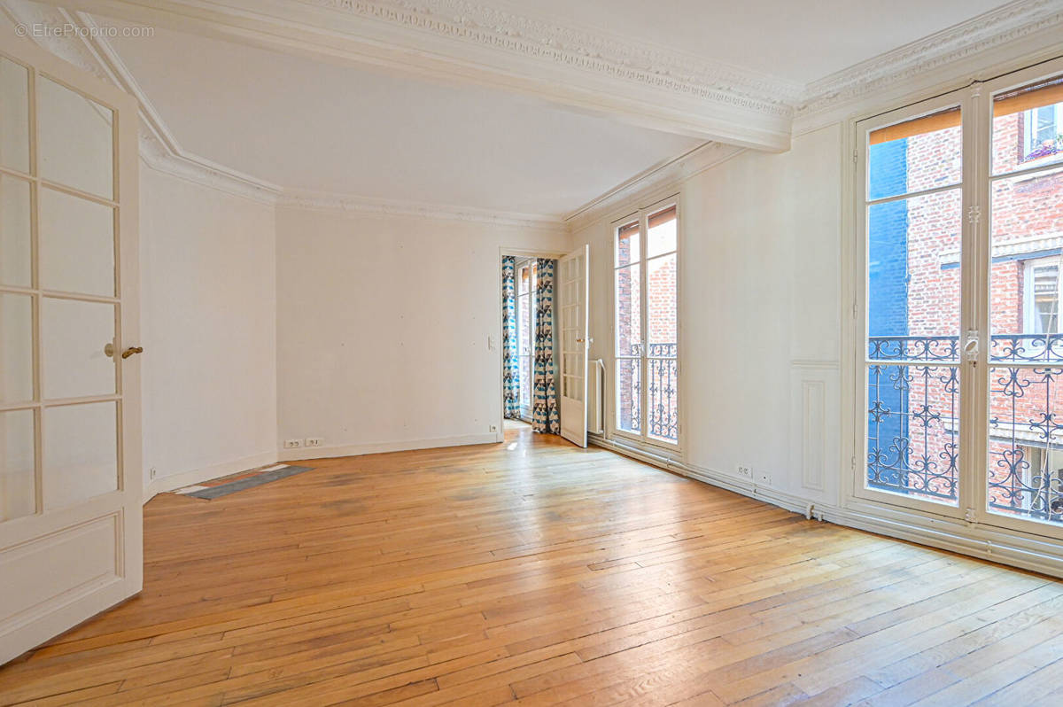 Appartement à PARIS-17E