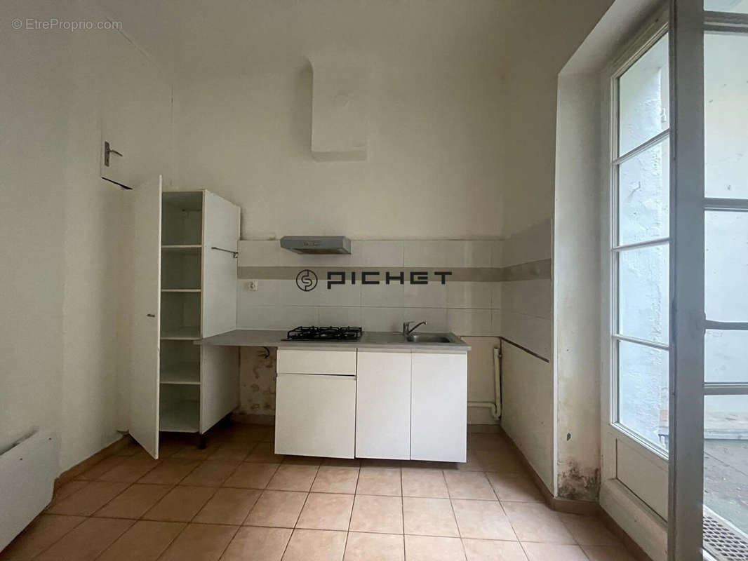 Appartement à MARSEILLE-4E