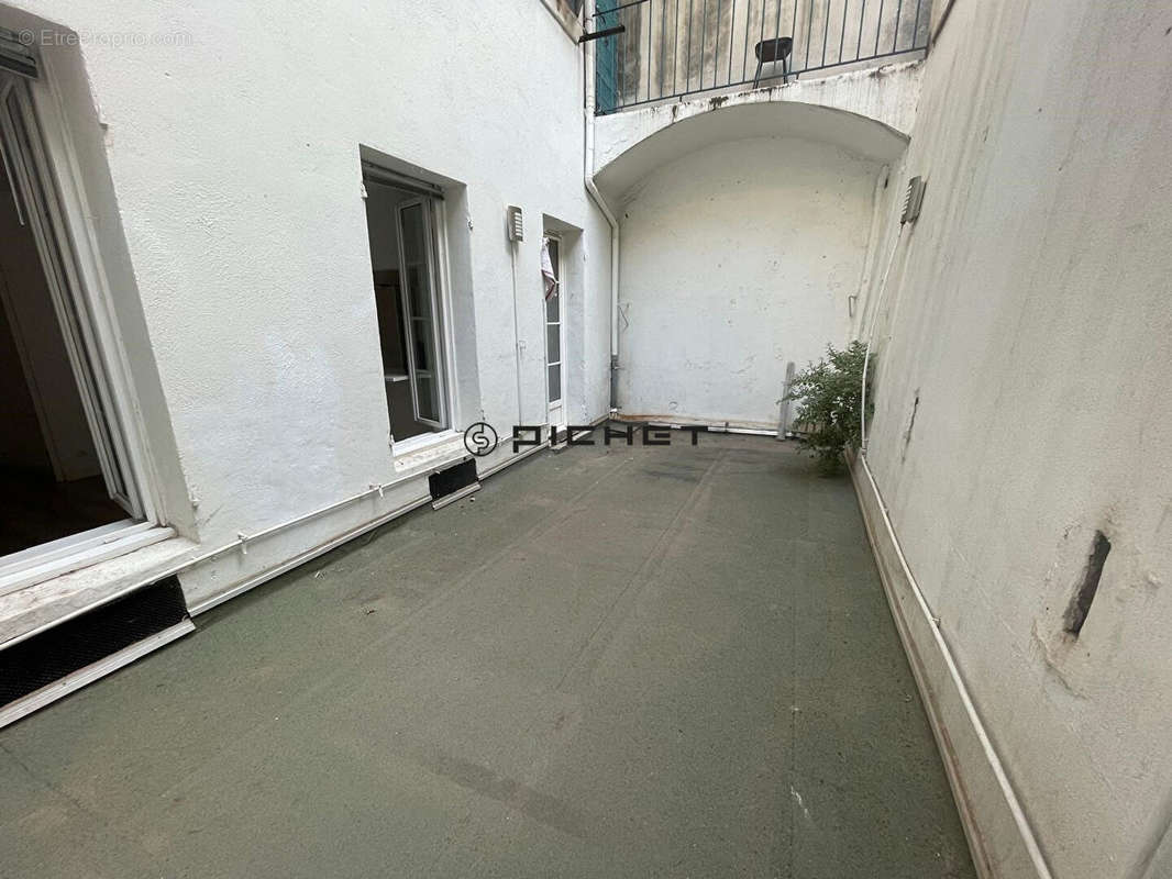 Appartement à MARSEILLE-4E