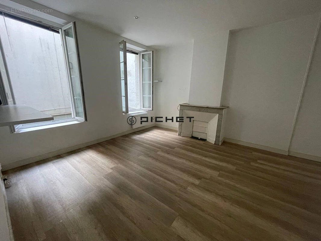 Appartement à MARSEILLE-4E