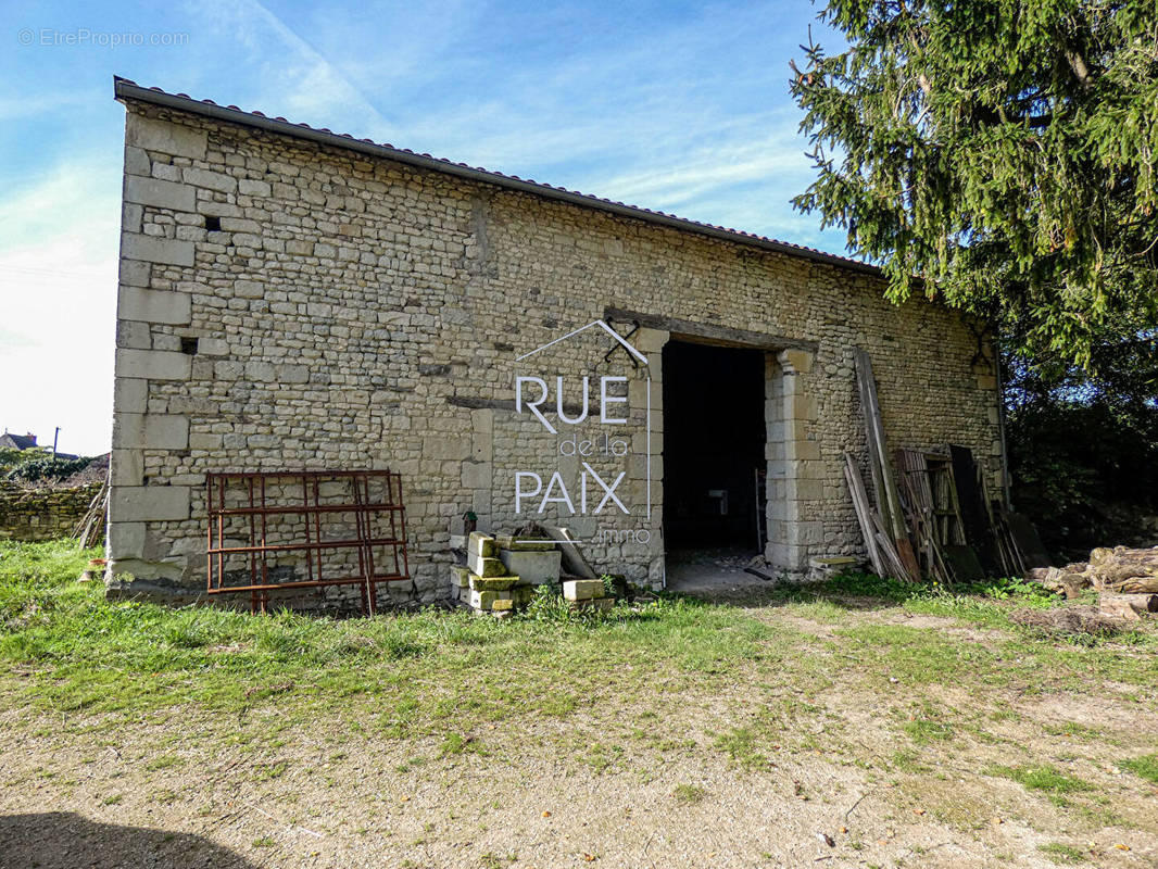 Autre à SAVIGNY-SOUS-FAYE