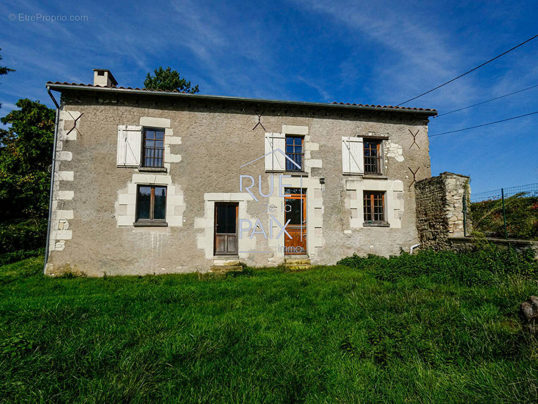 Maison à SAVIGNY-SOUS-FAYE