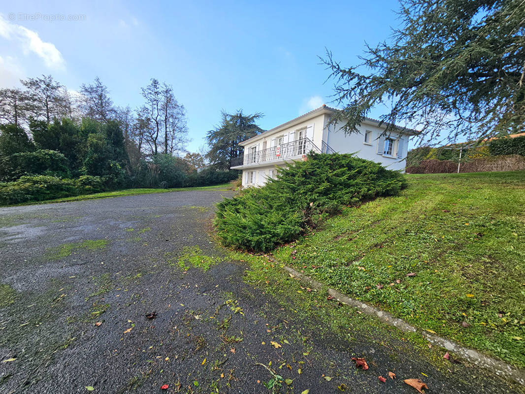 Maison à LANDEVIEILLE