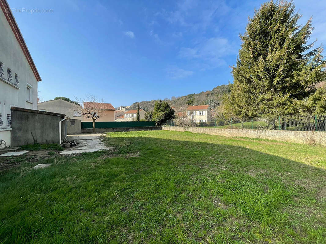 Maison à CHARMES-SUR-RHONE