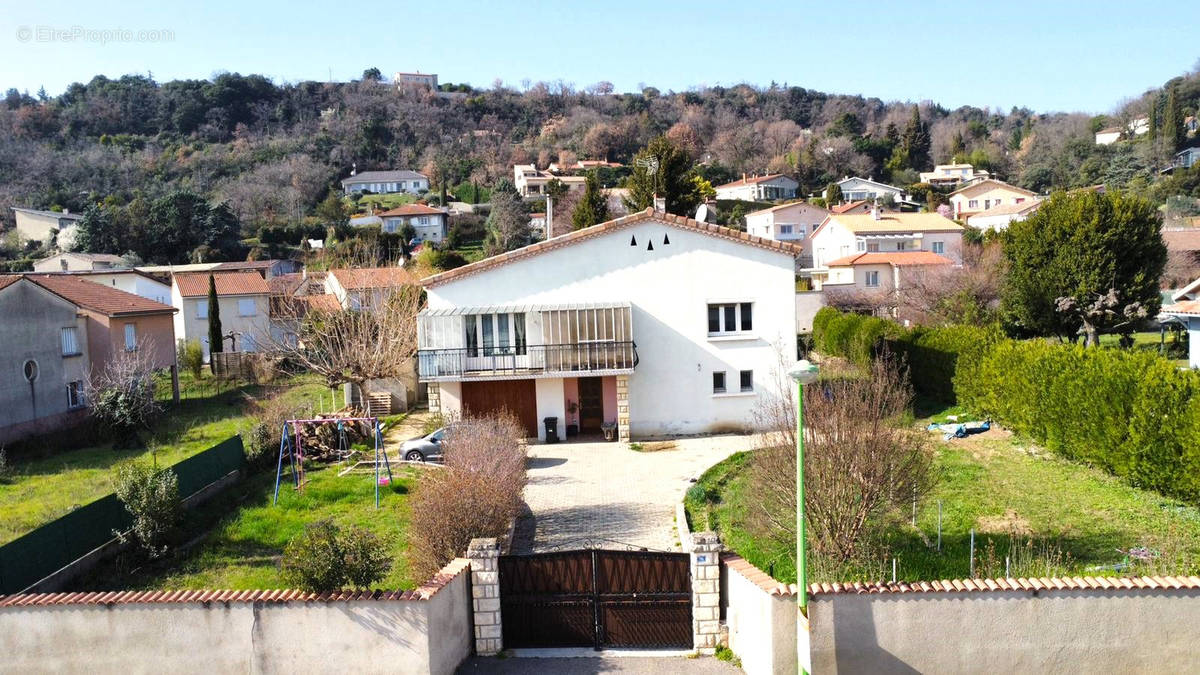 Maison à CHARMES-SUR-RHONE