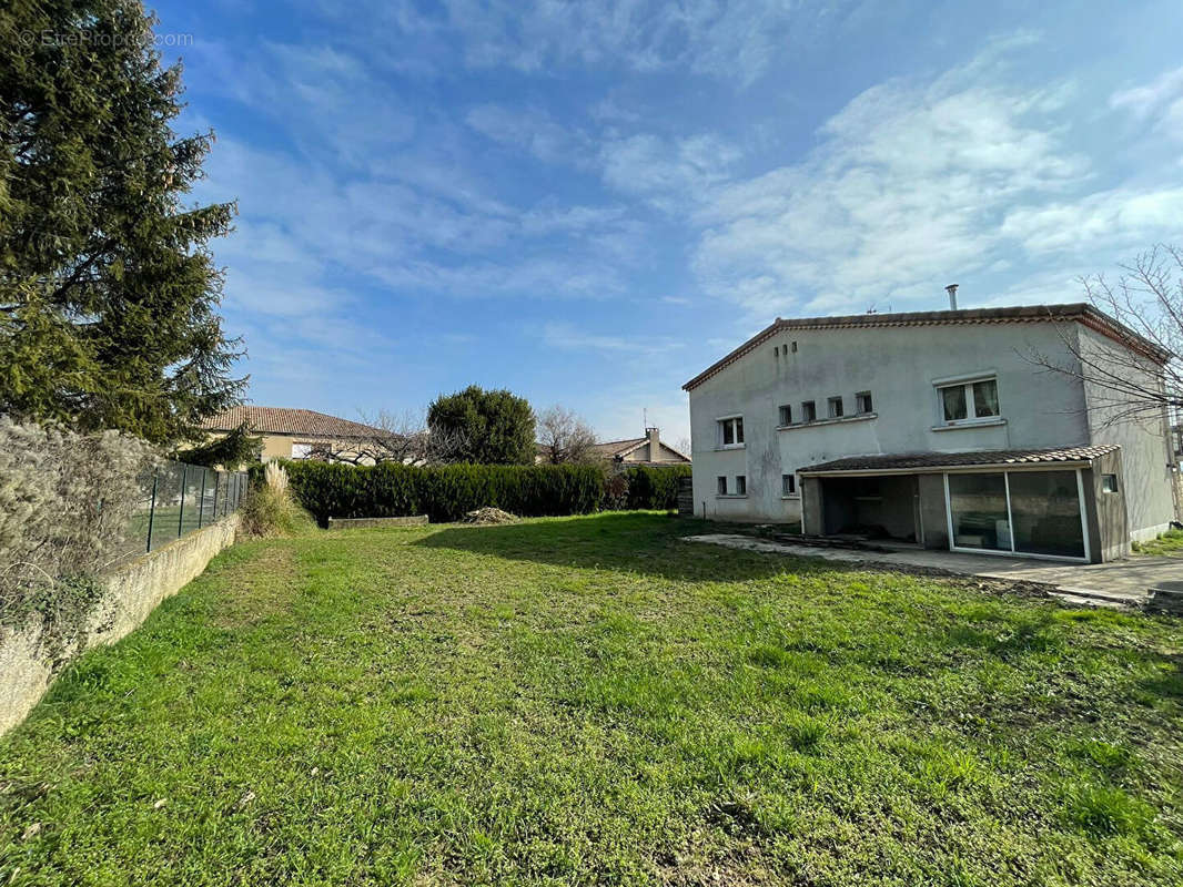 Maison à CHARMES-SUR-RHONE