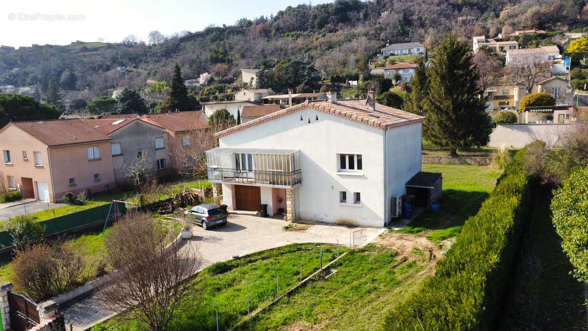 Maison à CHARMES-SUR-RHONE