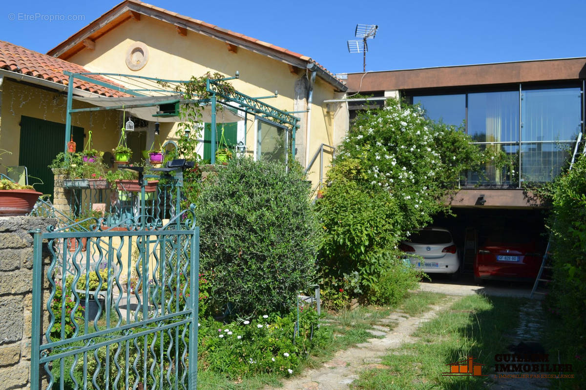 Maison à SAINT-CHAMAS