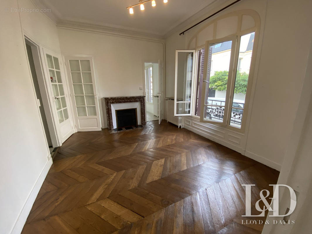  Salon salle à manger - Appartement à LA GARENNE-COLOMBES