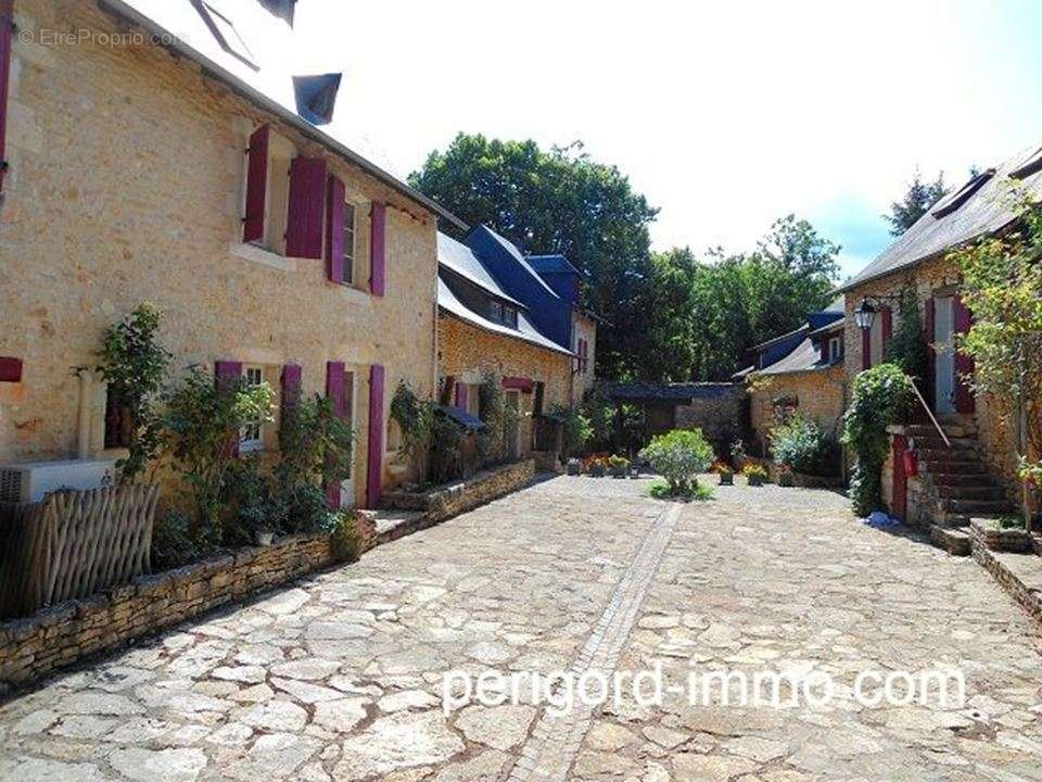 Maison à TERRASSON-LAVILLEDIEU