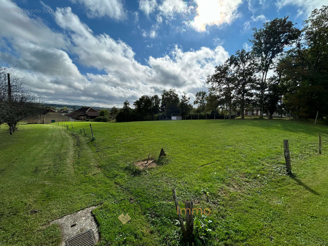 Terrain à VILLY-EN-TRODES