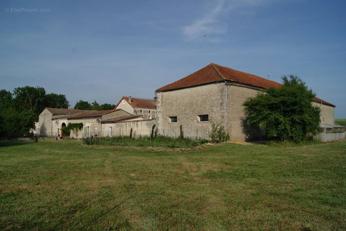 Maison à GENAC