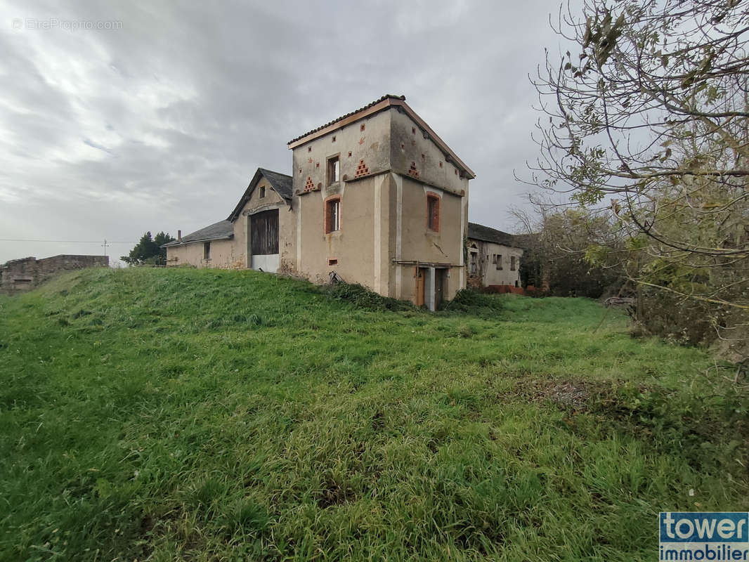 Maison à LACAPELLE-SEGALAR