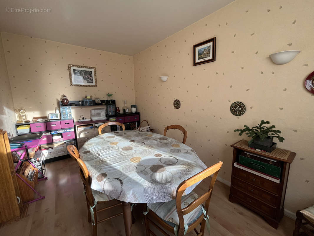 Appartement à EZANVILLE