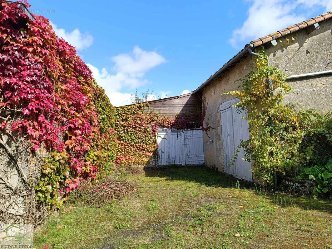 Maison à VASLES