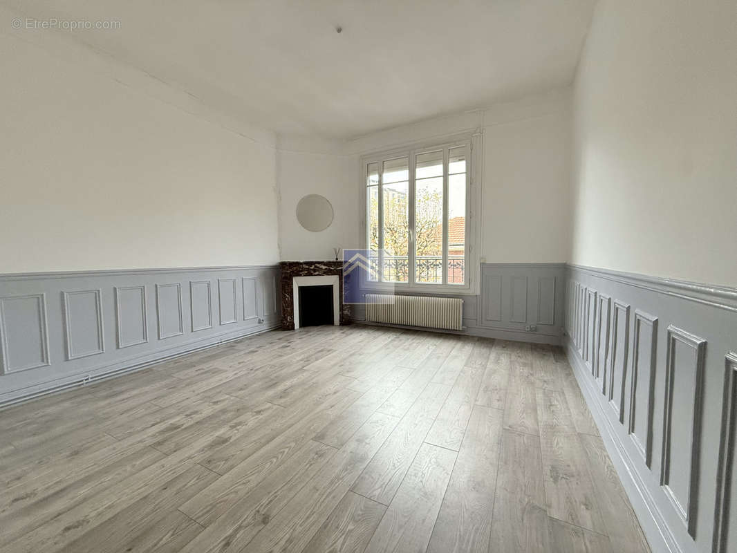 Appartement à COURBEVOIE