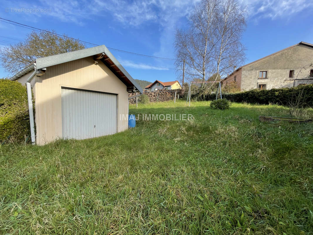 Maison à LA CHAPELLE-DEVANT-BRUYERES