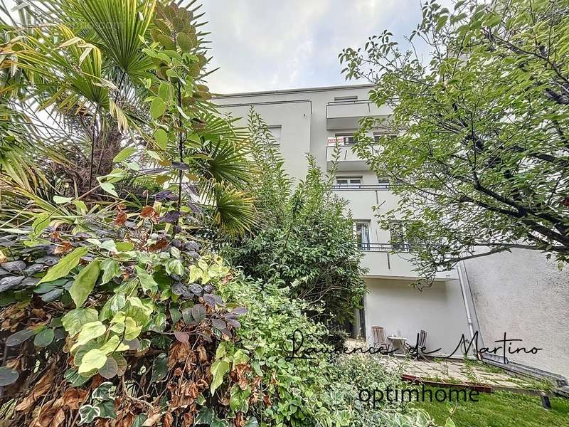 Appartement à LA GARENNE-COLOMBES