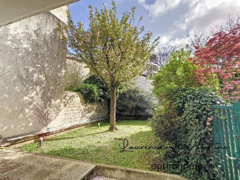 Appartement à LA GARENNE-COLOMBES