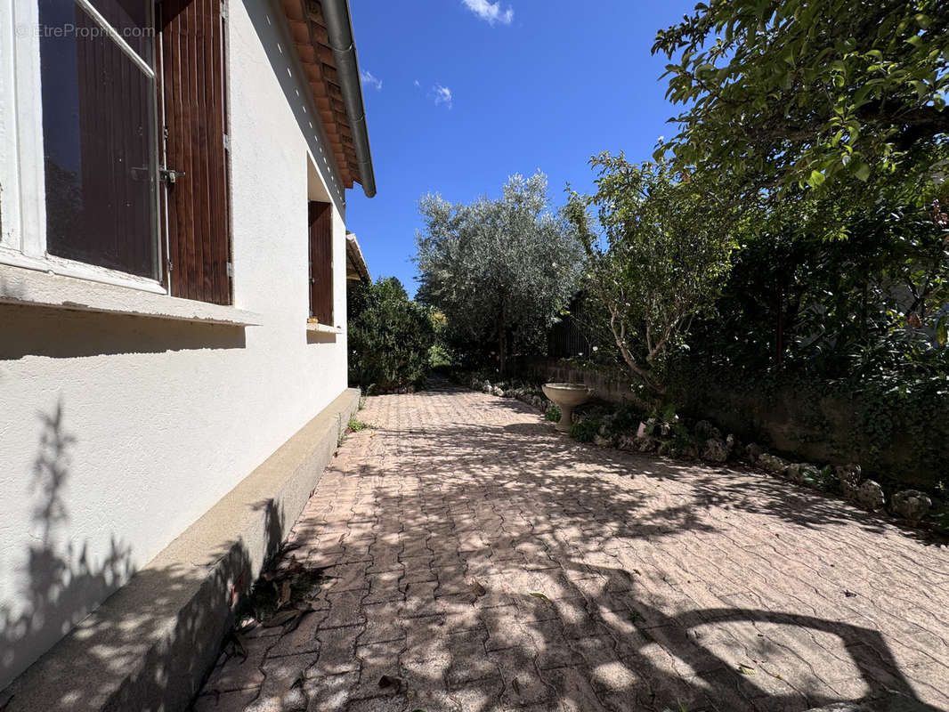 Maison à PEYROLLES-EN-PROVENCE