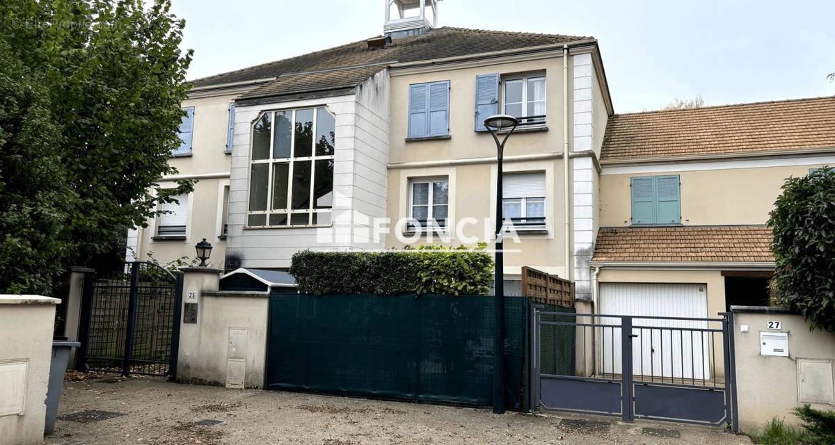 Appartement à SAVIGNY-LE-TEMPLE