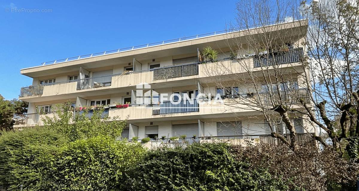 Appartement à LE PLESSIS-ROBINSON