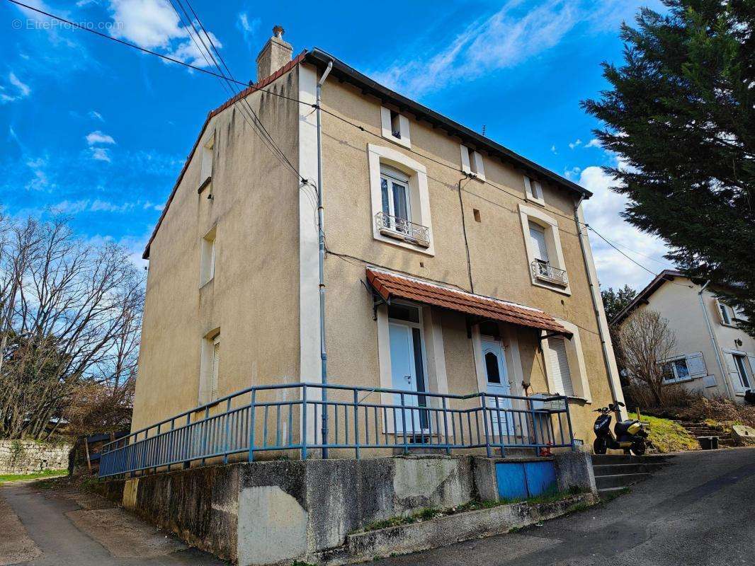 Appartement à LE CHAMBON-FEUGEROLLES