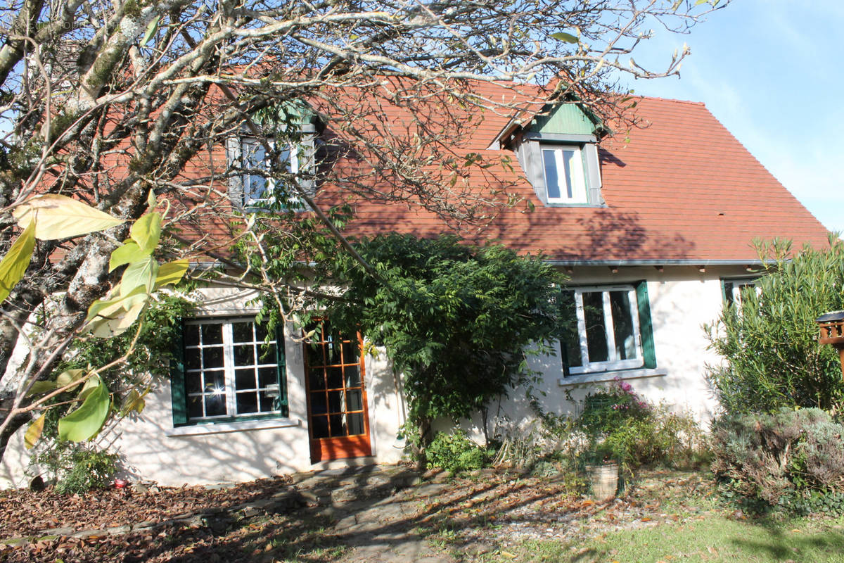 Maison à SAINT-PRIEST-LES-FOUGERES