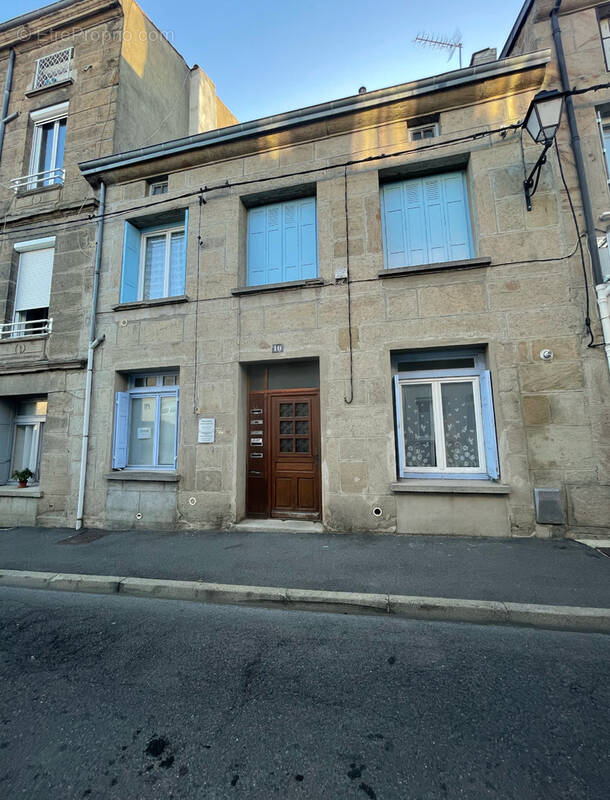 Appartement à SAINT-GENEST-LERPT