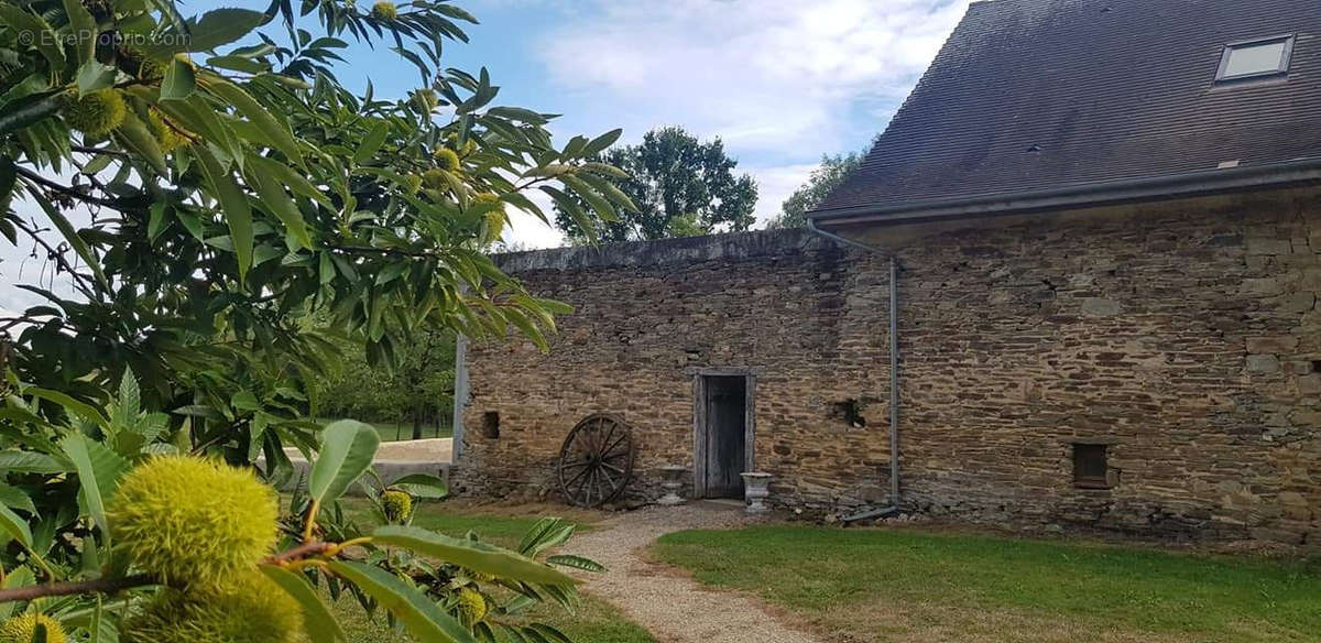 Maison à SAINT-YRIEIX-LA-PERCHE