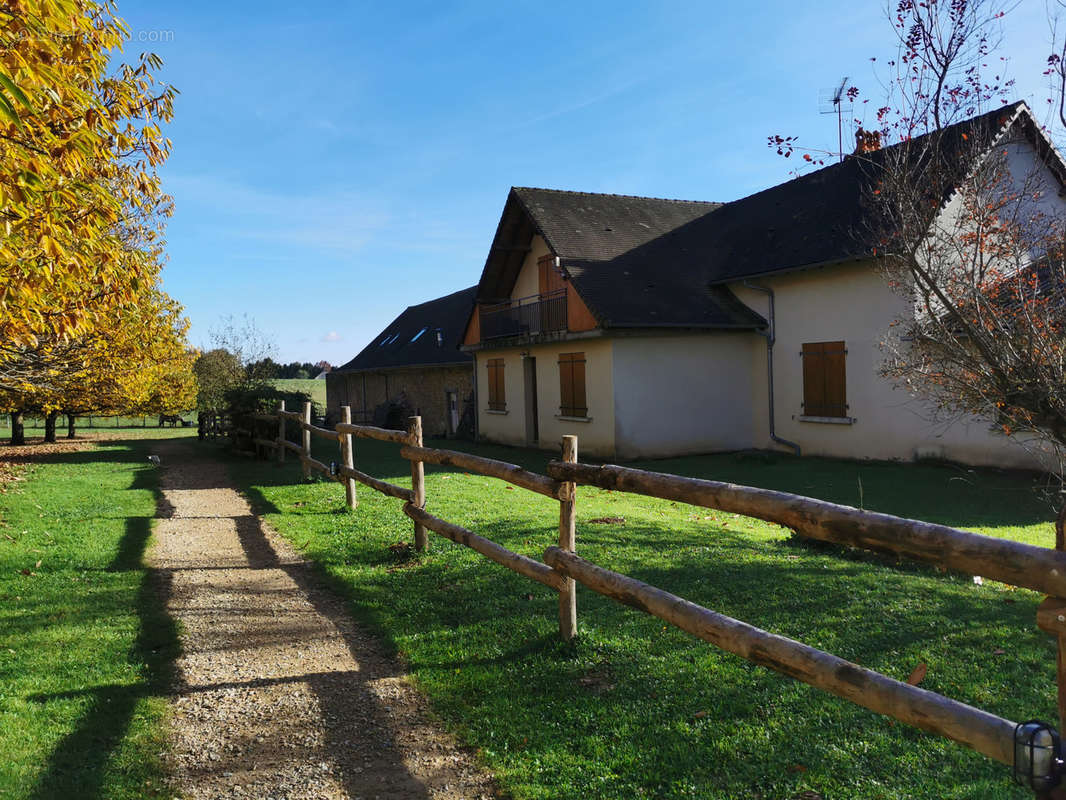 Maison à SAINT-YRIEIX-LA-PERCHE