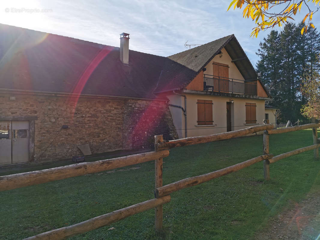 Maison à SAINT-YRIEIX-LA-PERCHE