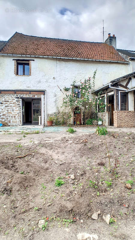 Maison à VER-SUR-LAUNETTE