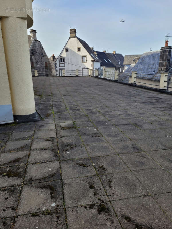 Maison à LA TOUR-D&#039;AUVERGNE