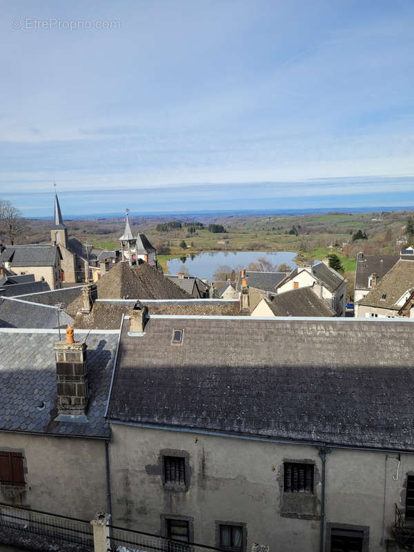 Maison à LA TOUR-D&#039;AUVERGNE