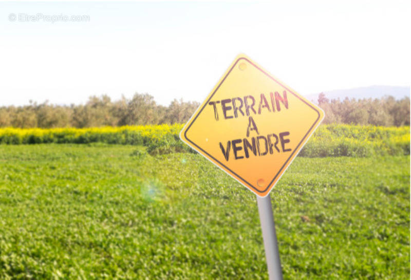 Terrain à NEUILLY-SAINT-FRONT