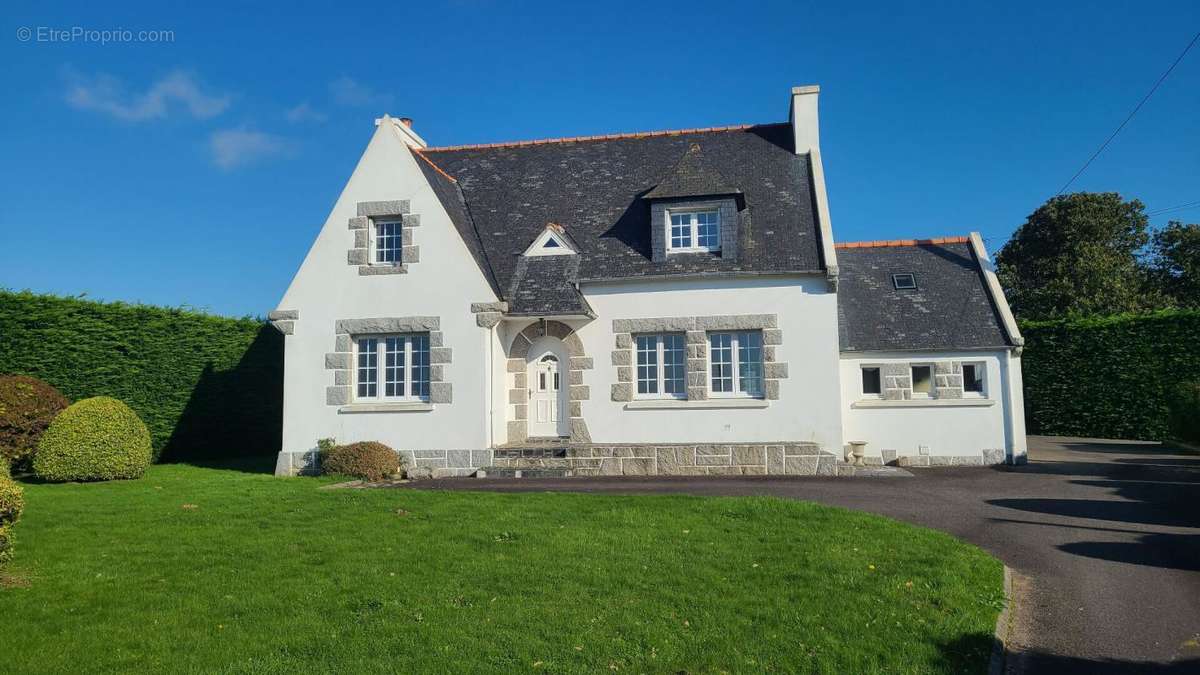 Maison à PLOUEZOC&#039;H