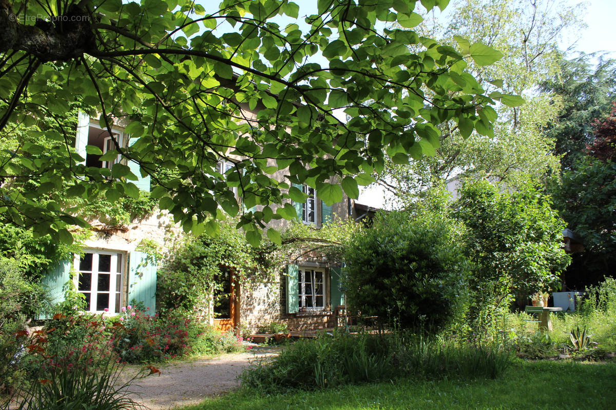 Maison à CIVRIEUX-D&#039;AZERGUES